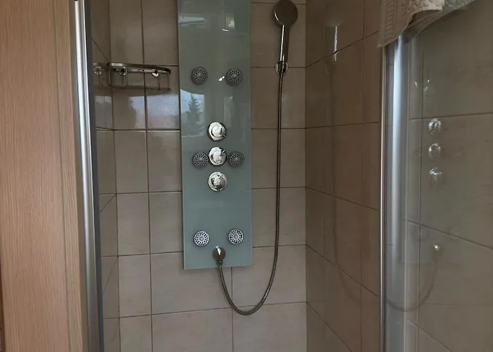 Perfect Apartma - - Free Parking! *